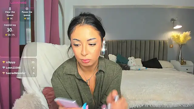 Snapshot of Awesome_Jolie chatting on October 3, 10:23 am Awesome Jolie online show from October 3, 10:23 am