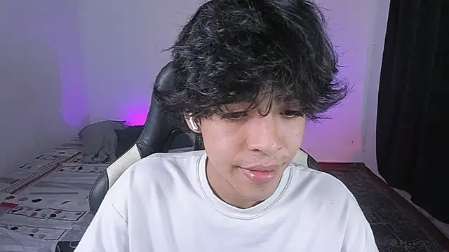 Snapshot of Alan26_ chatting on November 22, 4:55 am Alan26 online show from November 22, 4:55 am