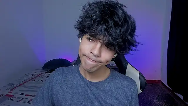 Snapshot of Alan26_ chatting on November 28, 2:47 am Alan26 online show from November 28, 2:47 am