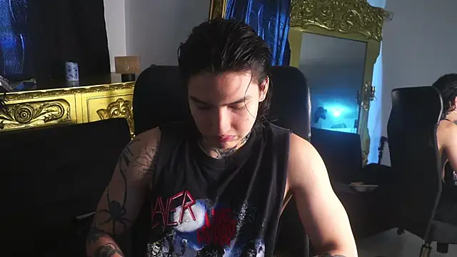 Snapshot of dantecoppolaa_ chatting on January 11, 5:07 pm dantecoppolaa online show from January 11, 5:07 pm