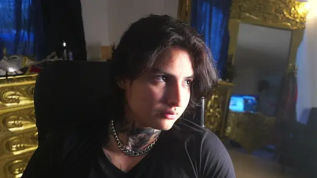 Snapshot of dantecoppolaa_ chatting on January 23, 3:43 pm dantecoppolaa online show from January 23, 3:43 pm