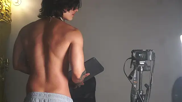 Snapshot of dantecoppolaa_ chatting on February 10, 2:52 am dantecoppolaa online show from February 10, 2:52 am