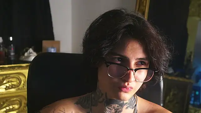 Snapshot of dantecoppolaa_ chatting on February 20, 1:57 am dantecoppolaa online show from February 20, 1:57 am