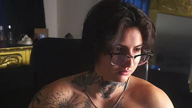 Snapshot of dantecoppolaa_ chatting on February 21, 3:32 pm dantecoppolaa online show from February 21, 3:32 pm