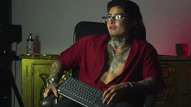 Snapshot of dantecoppolaa_ chatting on September 10, 11:05 pm dantecoppolaa online show from September 10, 11:05 pm