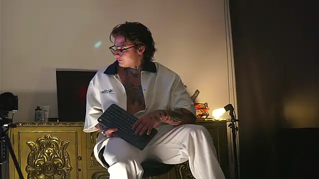 dantecoppolaa  online show from September 26, 12:58 am