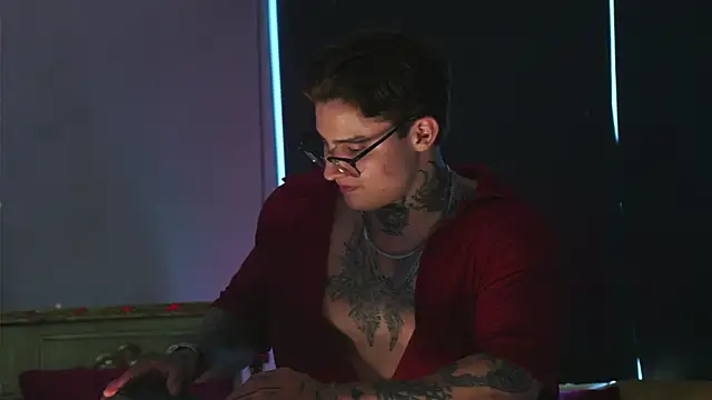 dantecoppolaa  online show from October 18, 8:53 pm