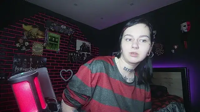 Snapshot of MoorderxDoll chatting on October 19, 7:14 pm MoorderxDoll online show from October 19, 7:14 pm