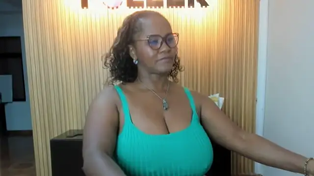 Snapshot of AliciaMiilf chatting on February 11, 7:05 pm AliciaMiilf online show from February 11, 7:05 pm