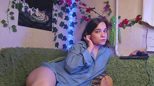 Snapshot of Tiny_Witch chatting on September 9, 11:26 pm Tiny Witch online show from September 9, 11:26 pm