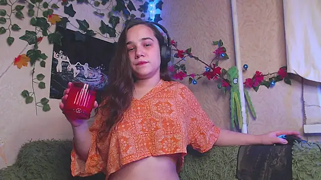 Snapshot of Tiny_Witch chatting on November 9, 11:36 pm Tiny Witch online show from November 9, 11:36 pm