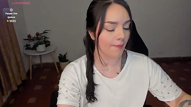 Snapshot of anaveleeez chatting on March 20, 12:51 am anaveleeez online show from March 20, 12:51 am