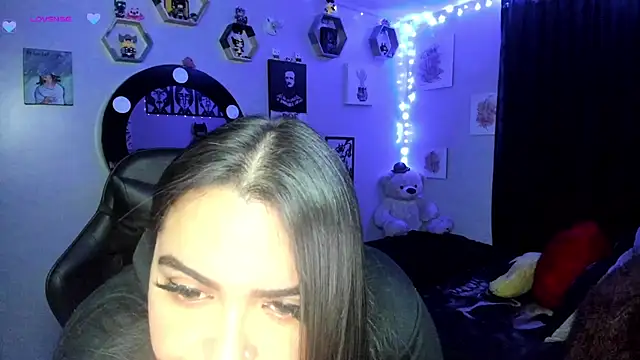 Snapshot of Luise_Meyrink chatting on February 21, 6:29 am Luise Meyrink online show from February 21, 6:29 am