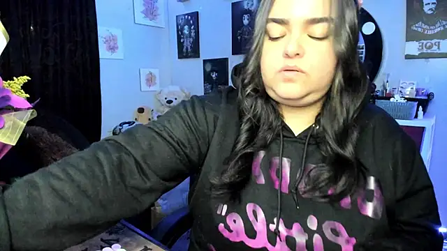 Snapshot of Luise_Meyrink chatting on December 16, 3:11 am Luise Meyrink online show from December 16, 3:11 am