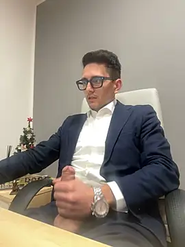 Snapshot of masterboss_ chatting on January 7, 1:03 pm masterboss  online show from January 7, 1:03 pm