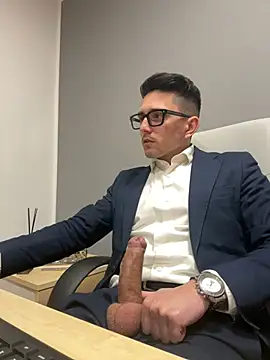 Snapshot of masterboss_ chatting on February 6, 12:37 pm masterboss  online show from February 6, 12:37 pm