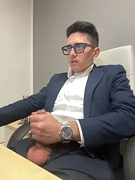 Snapshot of masterboss_ chatting on February 14, 1:18 pm masterboss  online show from February 14, 1:18 pm