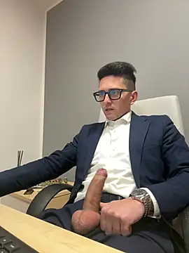 Snapshot of masterboss_ chatting on February 25, 1:28 pm masterboss  online show from February 25, 1:28 pm