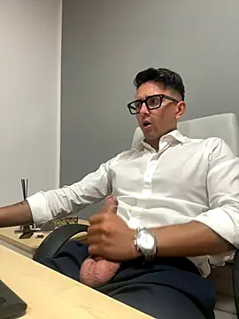 Snapshot of masterboss_ chatting on September 9, 11:54 am masterboss  online show from September 9, 11:54 am