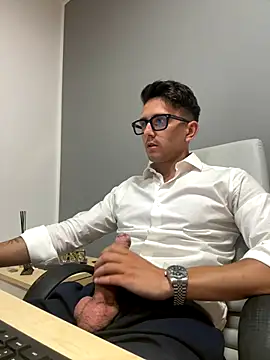Snapshot of masterboss_ chatting on September 17, 11:45 am masterboss  online show from September 17, 11:45 am
