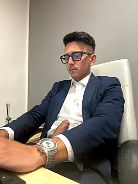 Snapshot of masterboss_ chatting on October 2, 11:28 am masterboss  online show from October 2, 11:28 am