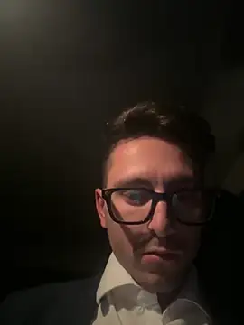Snapshot of masterboss_ chatting on October 21, 7:36 pm masterboss  online show from October 21, 7:36 pm