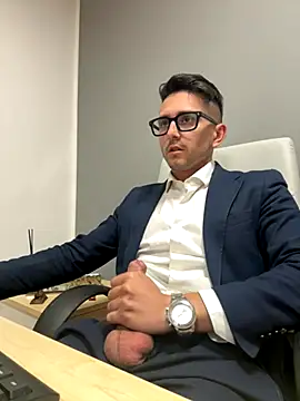 Snapshot of masterboss_ chatting on October 31, 1:12 pm masterboss online show from October 31, 1:12 pm