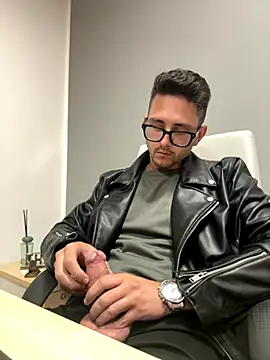 Snapshot of masterboss_ chatting on November 2, 6:10 pm masterboss online show from November 2, 6:10 pm