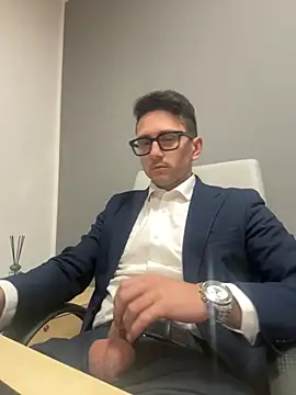 Snapshot of masterboss_ chatting on December 3, 12:25 pm masterboss online show from December 3, 12:25 pm