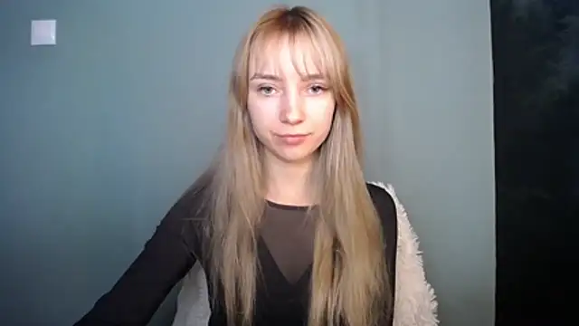 LuciaYoung online show from January 19, 8:40 am