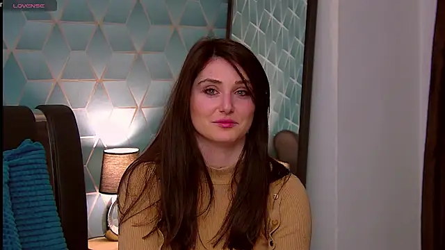 Snapshot of KassieWeins chatting on February 18, 2:38 am KassieWeins online show from February 18, 2:38 am