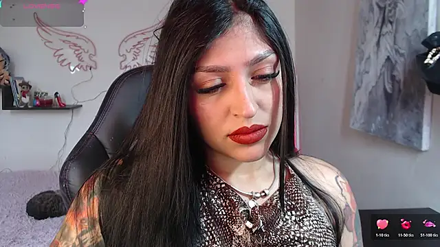 MissDennise online show from October 27, 4:55 pm