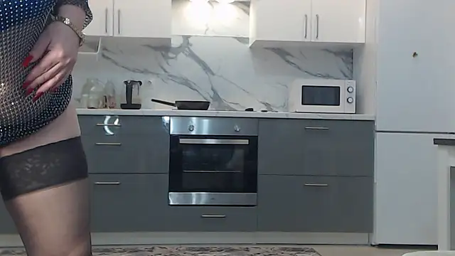 Snapshot of V-Alice chatting on November 9, 1:20 pm V-Alice online show from November 9, 1:20 pm