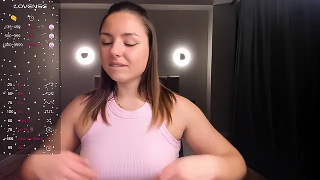 Snapshot of ThreeshaWhite chatting on February 19, 4:22 pm ThreeshaWhite online show from February 19, 4:22 pm