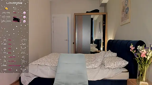 ThreeshaWhite online show from November 11, 5:18 am