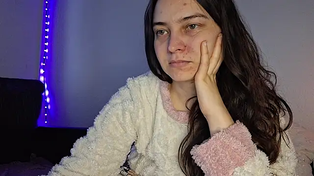 Cyndee Winter online show from December 22, 2:49 pm