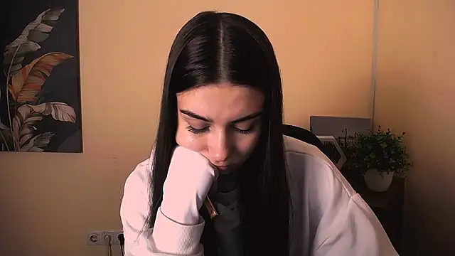 Snapshot of Lili_magic chatting on October 17, 7:00 am Lili magic online show from October 17, 7:00 am