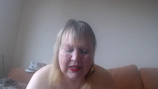 Snapshot of Blasflittchen chatting on February 5, 11:44 am Blasflittchen online show from February 5, 11:44 am