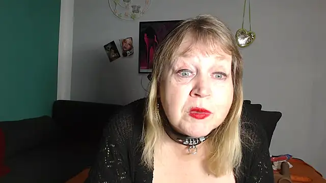 Snapshot of Blasflittchen chatting on October 20, 9:59 pm Blasflittchen online show from October 20, 9:59 pm