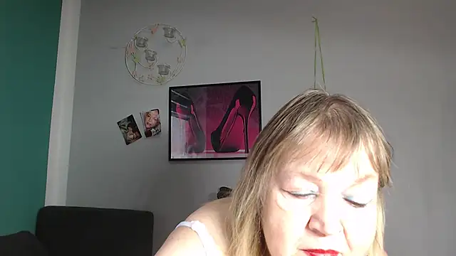 Snapshot of Blasflittchen chatting on November 24, 12:38 pm Blasflittchen online show from November 24, 12:38 pm