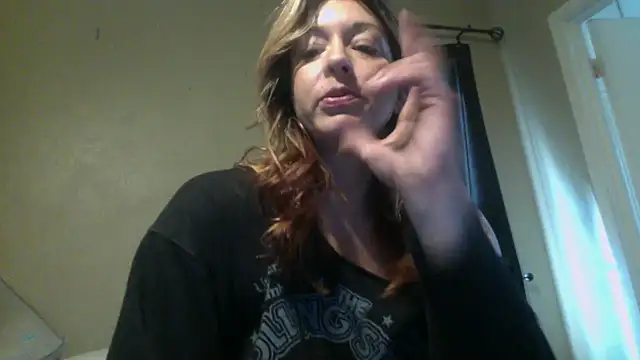 Snapshot of bella8769 chatting on February 24, 4:05 pm bella8769 online show from February 24, 4:05 pm