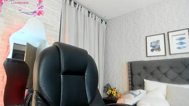 emma  smith1 online show from February 4, 3:36 pm