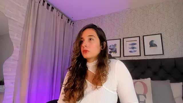 emma  smith1 online show from February 5, 12:49 pm