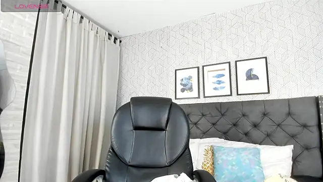 emma  smith1 online show from February 28, 11:58 am