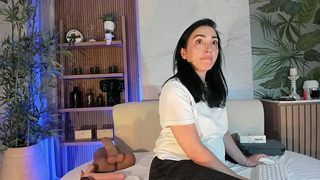 LIAH IZUMI online show from November 20, 1:22 pm