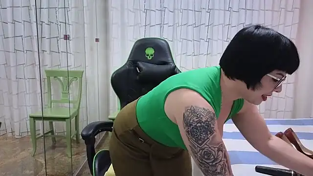 Snapshot of __Nina chatting on February 27, 1:17 pm Nina online show from February 27, 1:17 pm