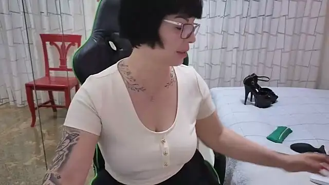 Snapshot of __Nina chatting on March 17, 1:08 pm Nina online show from March 17, 1:08 pm