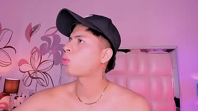 Snapshot of Niicky1_ chatting on December 12, 12:05 am Niicky1  online show from December 12, 12:05 am