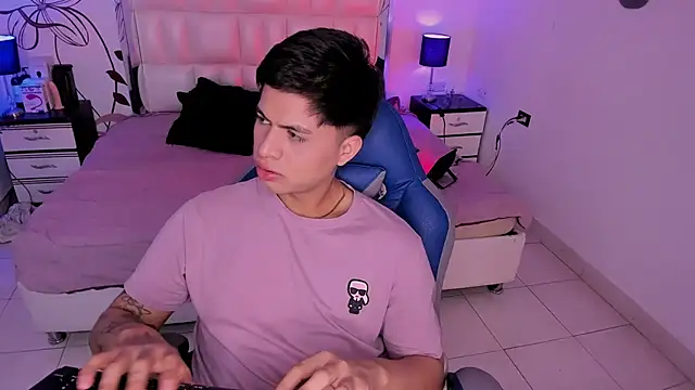 Snapshot of Niicky1_ chatting on December 20, 9:06 pm Niicky1  online show from December 20, 9:06 pm