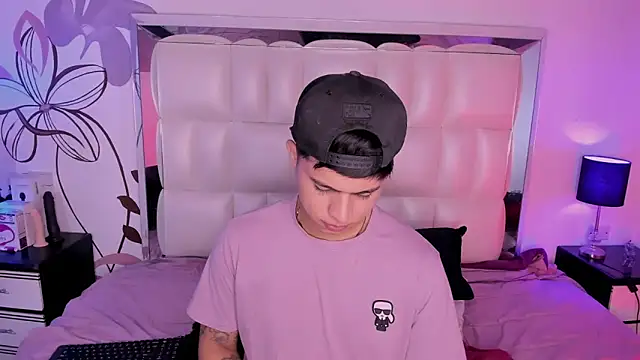 Snapshot of Niicky1_ chatting on December 21, 12:42 am Niicky1  online show from December 21, 12:42 am